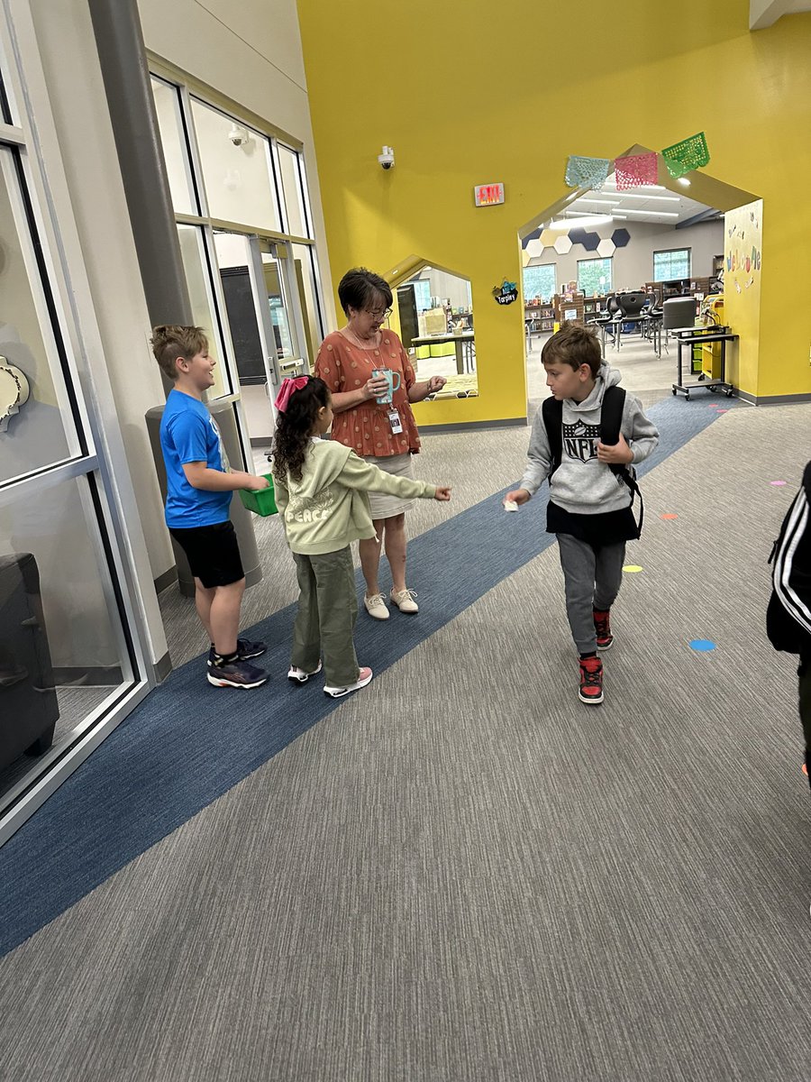 ChristieElem's tweet photo. Happy World Kindness Day! Our Christie Student Ambassadors kicked off the day by spreading kindness with stickers in both English and Spanish as students arrived. A small gesture to make the start of the day even brighter! #FISDAllStars #SpreadKindness #StudentAmbassadors https://t.co/EXbM1GuAXw