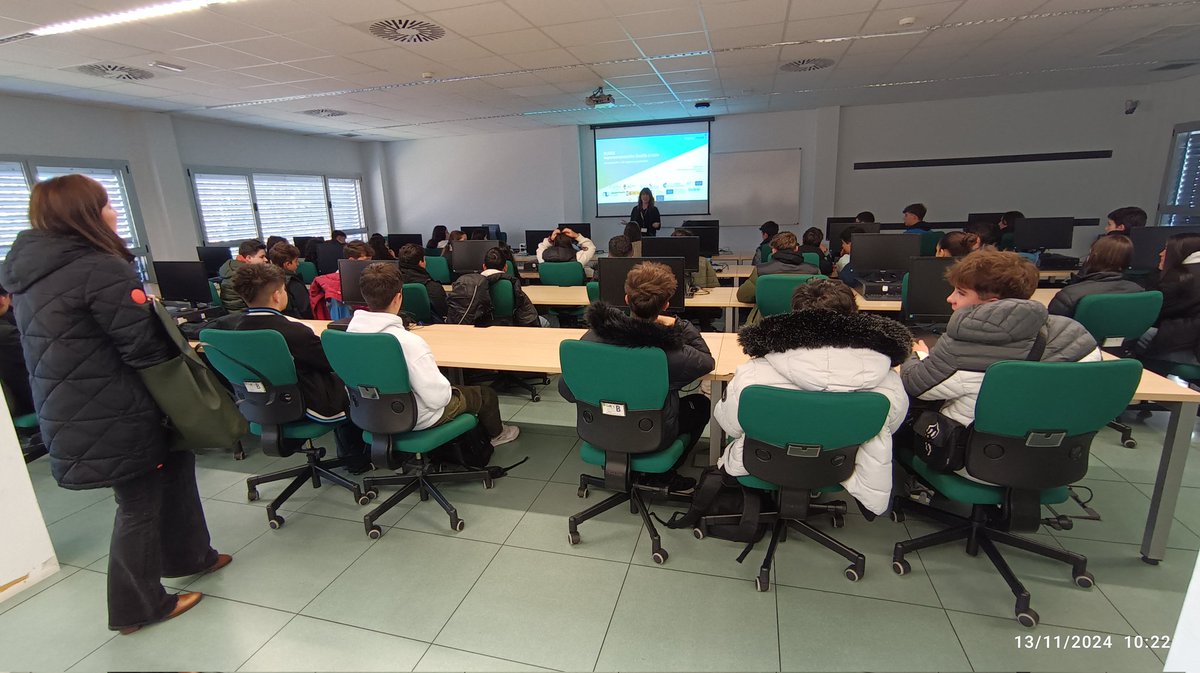 _SCAYLE's tweet photo. 🔬 Dentro de la #SemanadelaCienciaCyL, hoy recibimos al IES Antonio Tovar en SCAYLE! 🚀 Los estudiantes exploraron nuestras instalaciones y conocieron de cerca cómo impulsamos la tecnología y la investigación. ¡Gracias por ser parte de esta semana dedicada al conocimiento! 🌍 https://t.co/4EpZgA8ZqL