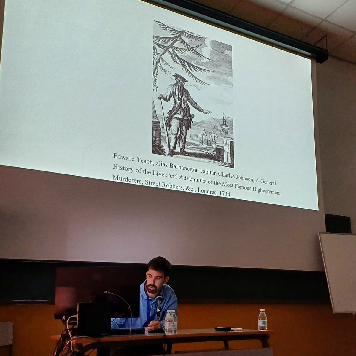 🧑🏻‍🏫 Con la ponencia "Auge del corso en las guerras de independencia americanas en el Caribe (1808-1816)", Joaquin Monge Castillero, @AmericaLat_UPO <a href="/f_humanidades/">FacultadHumanidadesUPO</a>, participó en el IX Congreso Internacional de Jóvenes Americanistas en <a href="/unisevilla/">Universidad de Sevilla</a>. 
📸 13-11-2024. #americanistas