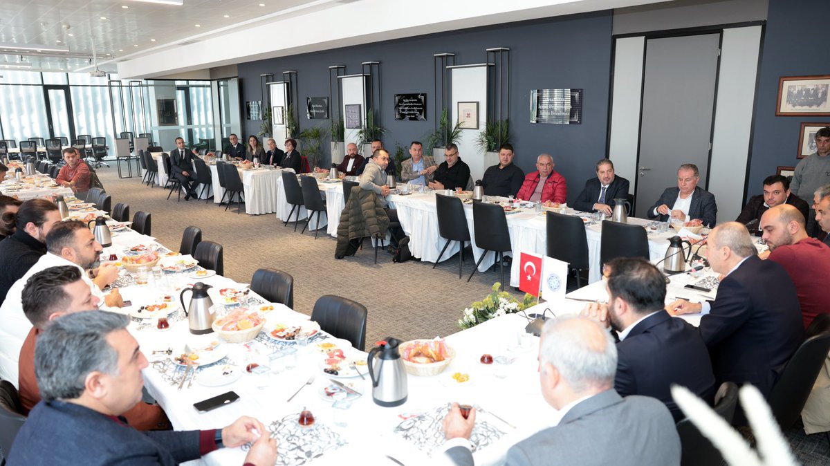 🔵 28. Metal Malzemeler Üretim ve Ticareti Meslek Komitesi Genişletilmiş İstişare Toplantısı; 

Başkanımız Ömer Gülsoy, Başkan Yardımcımız Hacı Bekir Kuzucu, Yönetim Kurulu Üyelerimiz Ahmet Emre Sönmez, Hüseyin Mercan ile ilimizde faaliyet gösteren firma sahiplerinin