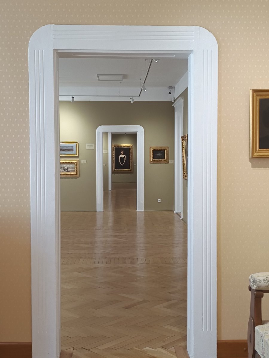 Vr2002it's tweet photo. @ViewFromShikhar Does a mirror count as a #frameinframe? what about doors? https://t.co/k43a6zbxxK