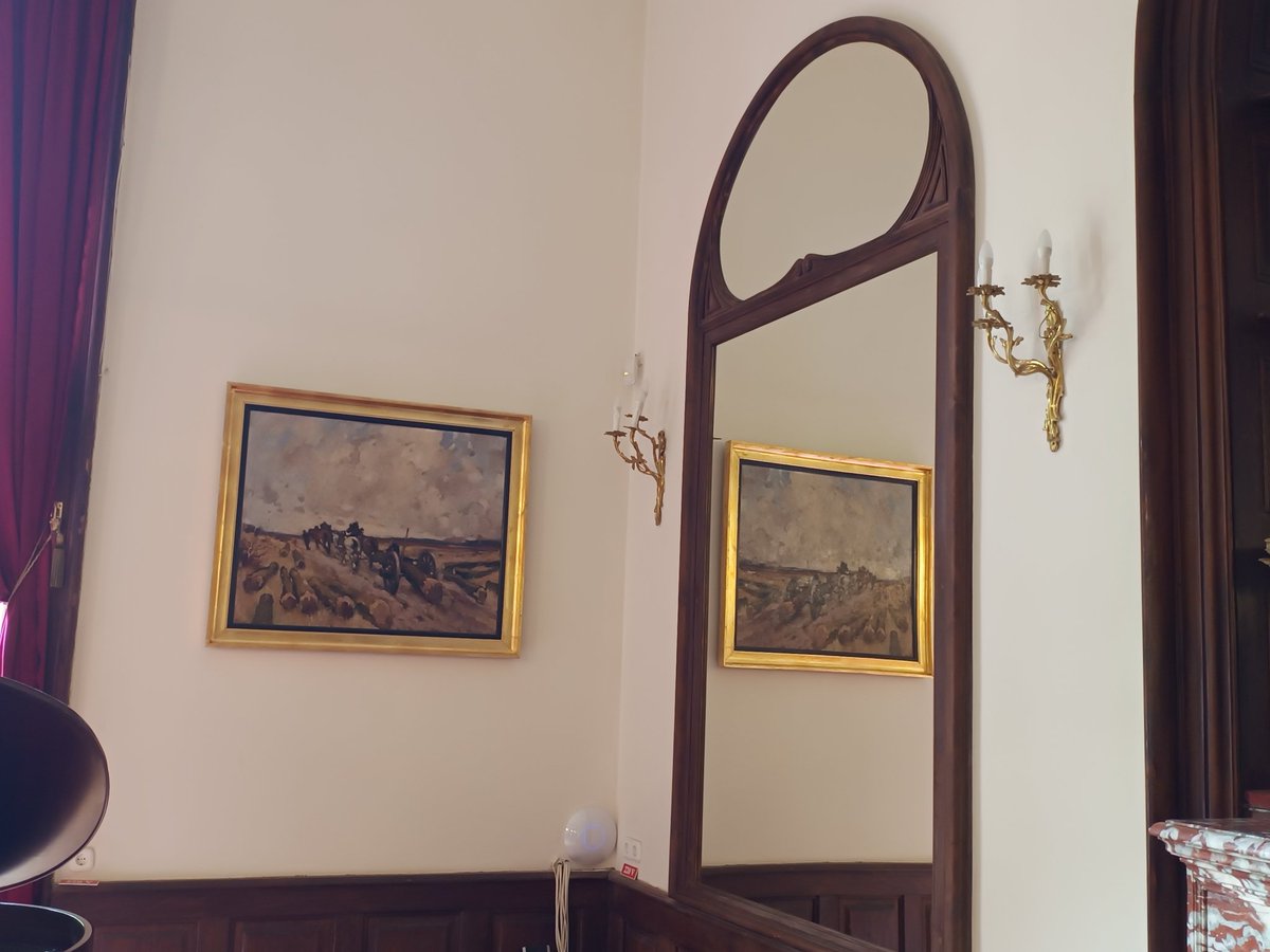 Vr2002it's tweet photo. @ViewFromShikhar Does a mirror count as a #frameinframe? what about doors? https://t.co/k43a6zbxxK