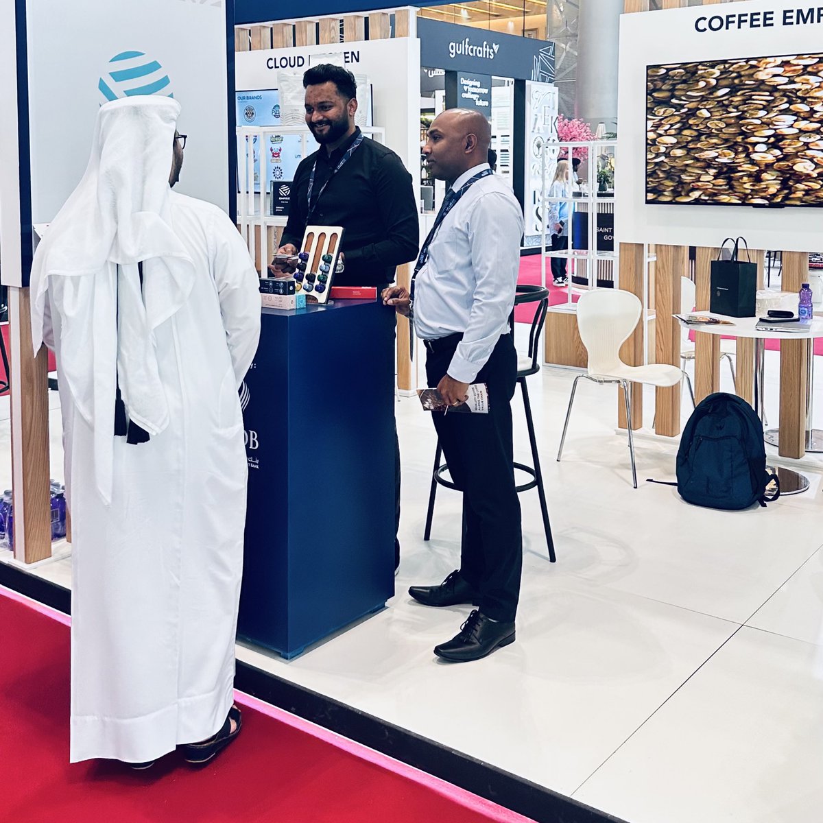 empirecof's tweet photo. 📢 دعوة خاصة لعملاء إمباير! 🌟

نحن في انتظاركم في معرض #ضيافة_قطر من ١٢ إلى ١٤ نوفمبر ٢٠٢٤، مع @QDBQA لاستكشاف أحدث منتجاتنا وتجربة فريدة لعشاق القهوة ☕️✨. زورونا في جناح إمباير واكتشفوا كل ما هو جديد في عالم القهوة. ننتظركم بشغف!

#ضيافة_قطر #إمباير https://t.co/1snRYtqXeS