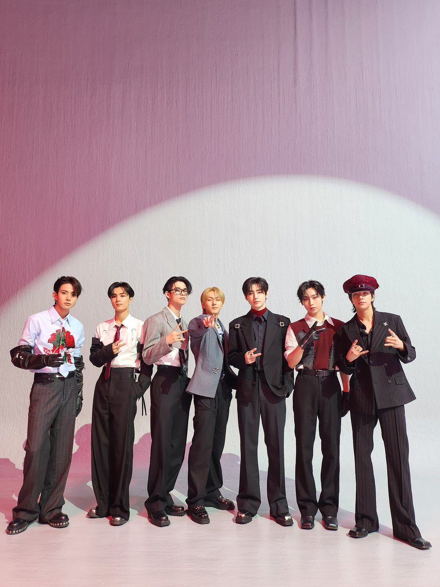 [#오늘의ENHYPEN] ENGENE where you at? 해가 떠서 질 때까지 스춤을 봐야해!!! 🤭 No Doubt도 멋지게 담아주신 스춤 최고!!👍  #241113 @ STUDIO CHOOM