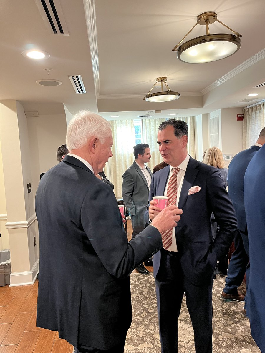 Franchising411's tweet photo. IFA welcomes back Members of Congress with breakfast from @dunkindonuts and a discussion on supporting the business community for the remainder of the year and in the Congress ahead. https://t.co/V01BFtt71B