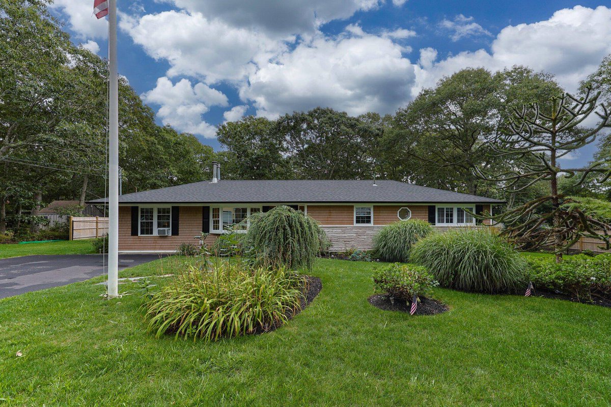 TodayRealEstat3's tweet photo. Listing Address: 72 North Road, West Yarmouth, MA 02673
Listing Price: $650,000
Schedule a showing and request more information here: https://t.co/KjVg6PAtG9 https://t.co/6LTTsEs7EE