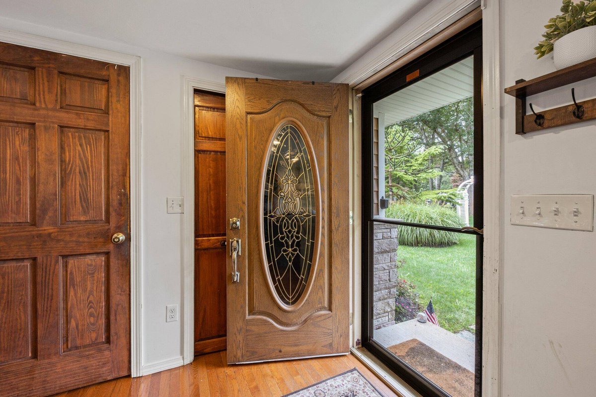 TodayRealEstat3's tweet photo. Listing Address: 72 North Road, West Yarmouth, MA 02673
Listing Price: $650,000
Schedule a showing and request more information here: https://t.co/KjVg6PAtG9 https://t.co/6LTTsEs7EE