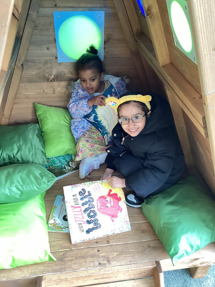 wyndclf's tweet photo. WOW! Look at our new outdoor reading area. The children in nursery are enjoying reading outside. #WPS # EYFS #NURSERY #READINGFORPLEASURE #OUTDOORREADING #LEIGHTRUST https://t.co/uI7P8eZk6H