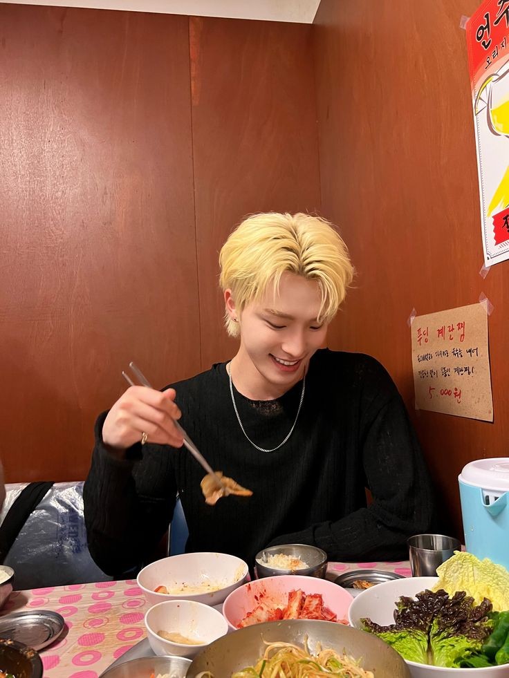 Buah nanas jatuh ke rambut (cakep)
