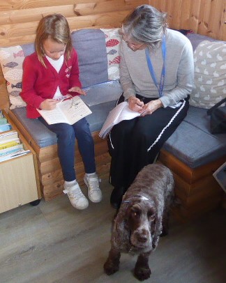Kiwi  our reading dog and Pip her lovely owner is in school again! <a href="/PetsAsTherapyUK/">Pets As Therapy</a> <a href="/_Reading_Rocks_/">ReadingRocks</a>