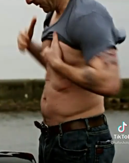 Bloody_Craving's tweet photo. Jason Isaacs is literally canon Gortash body type to me I love men and their tits sm https://t.co/ZlOXOvBMFI