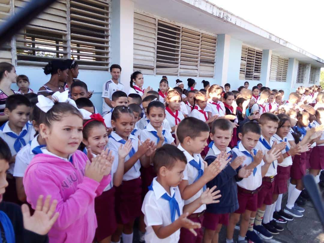 Todas las instituciones educativas en #PinardelRío abrieron sus puertas posterior a las afectaciones provocadas por el Huracán Rafael al sistema electroenergético.  #UnidosXCuba