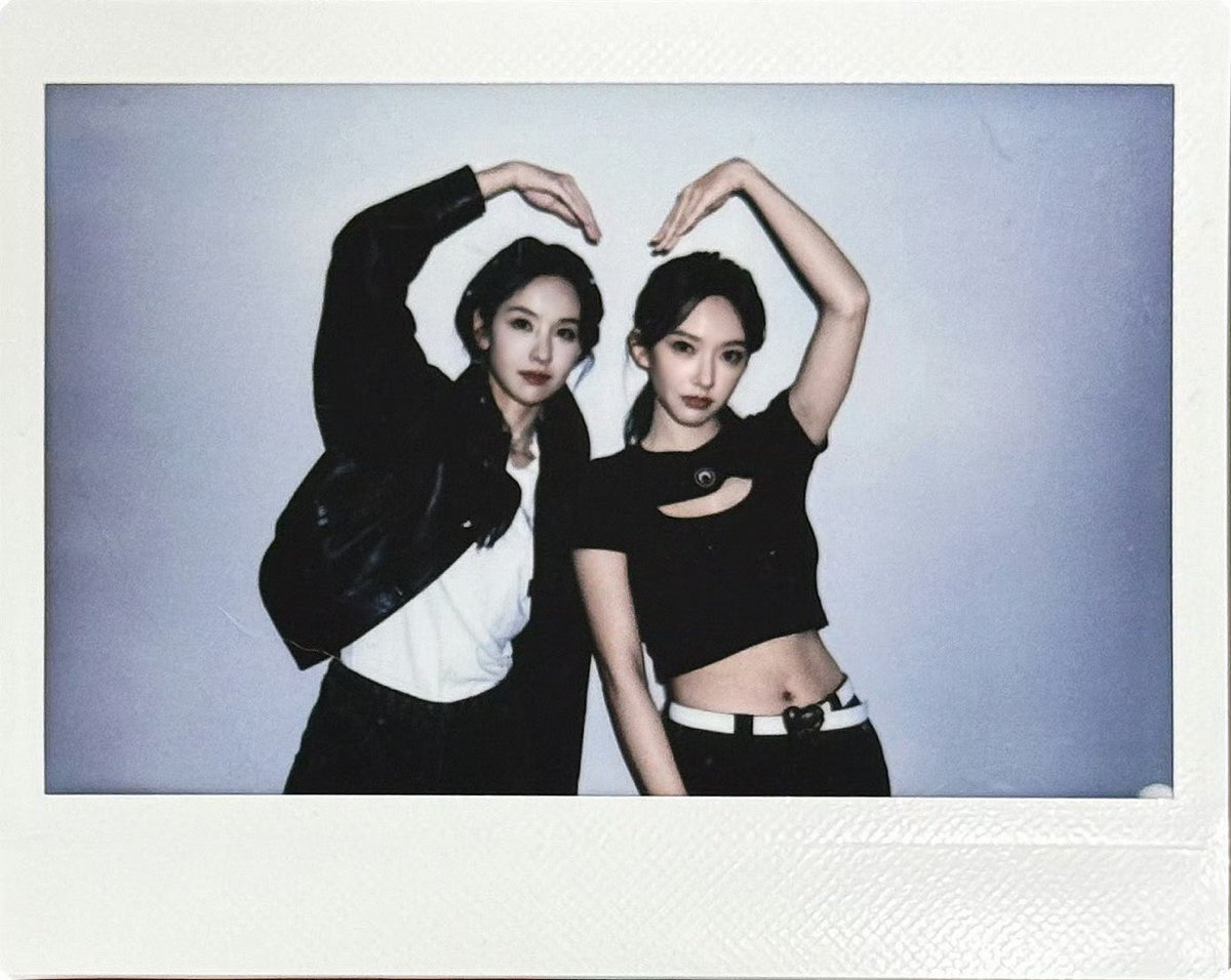 hayoungpaws's tweet photo. ในเรื่องเป็นพี่เผยกับน้องเหวินเซียว 
ในชีวิตจริงเป็นพี่สาวตูตูกับน้องเฉิงเซียว 

#เฉิงเซียว #chengxiao #程潇 
#เฉินตูหลิง #ChenDuling #陈都灵
꒰ #ห้วงฝันหวนคืน #FangsOfFortune ꒱ https://t.co/5GN0aEpnZc
