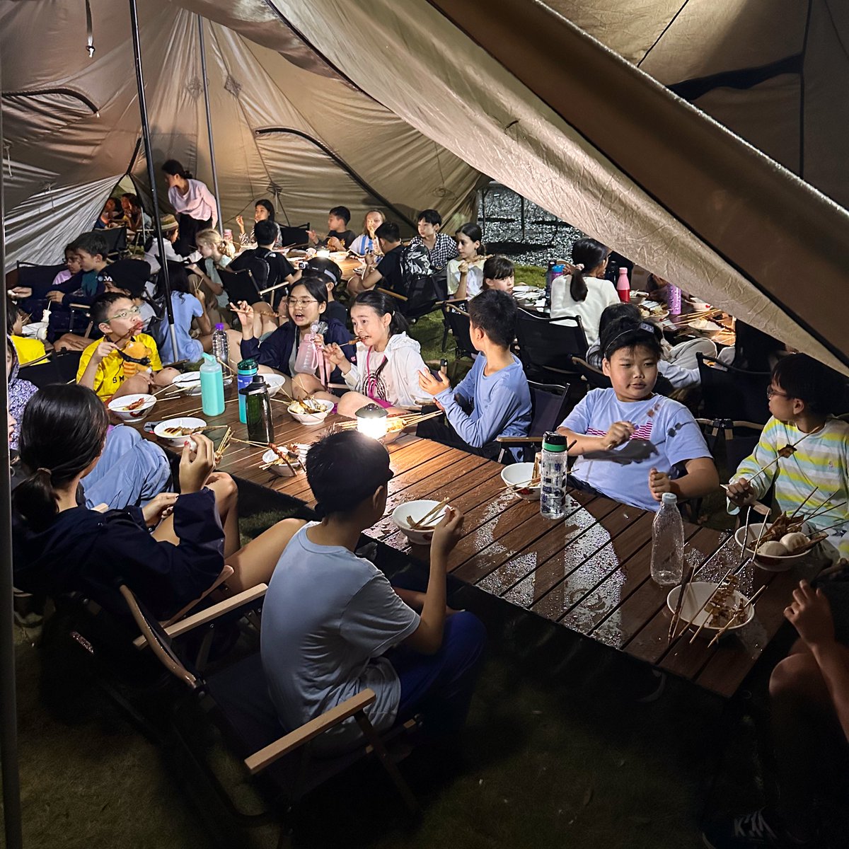 ESFGlenealy's tweet photo. Just enjoyed a delectable BBQ dinner at Year 6 camp! The perfect way to fuel up for an incredible evening. And to top it all off, we were treated to a spectacular fireworks display! Unforgettable memories under the stars! https://t.co/rjrAYoQj37
