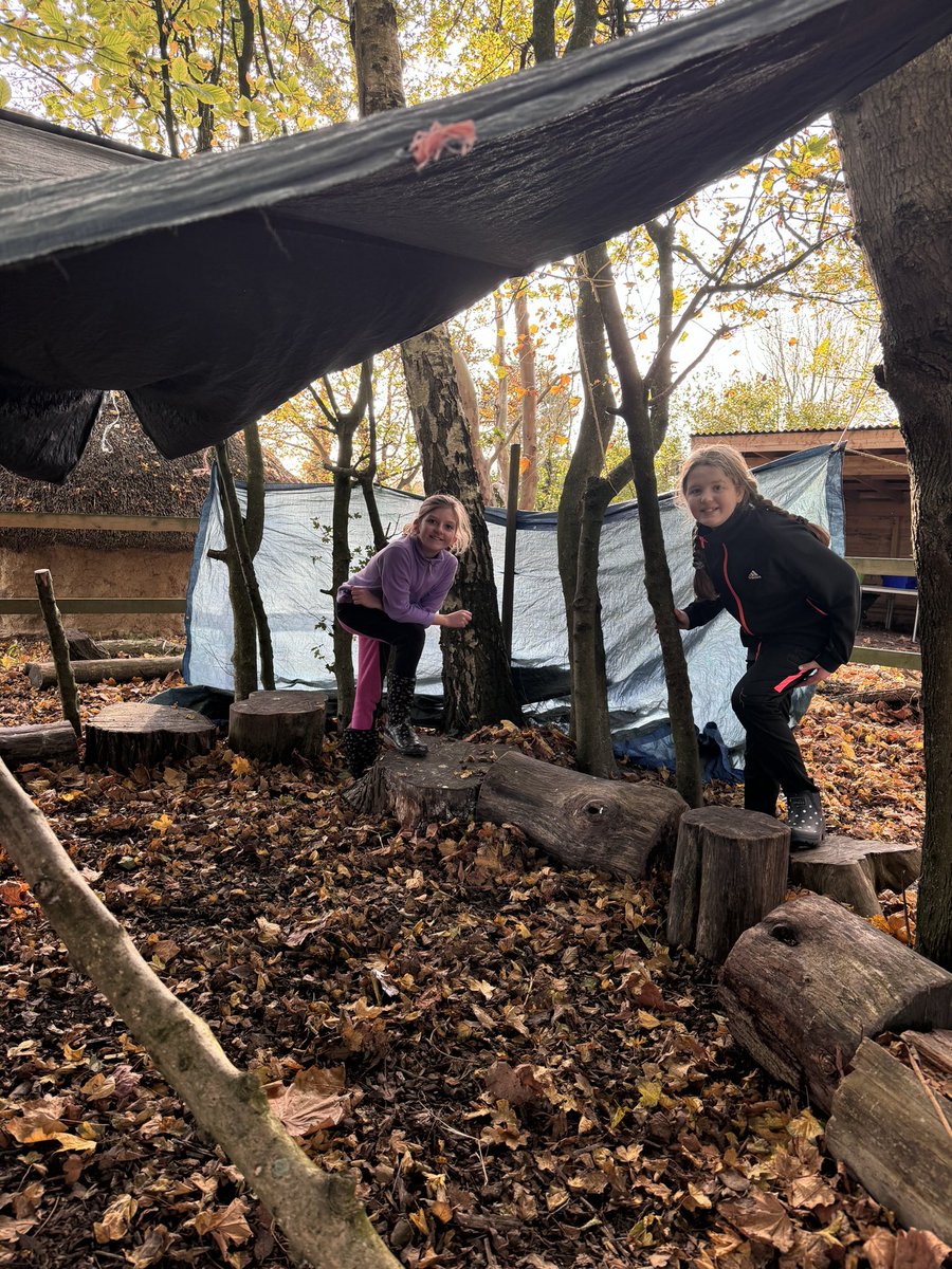 HuskiesSPS's tweet photo. Huskies enjoying an afternoon in the forest making bacon sandwich’s on the fire 🔥 https://t.co/qbE6NvPeyz