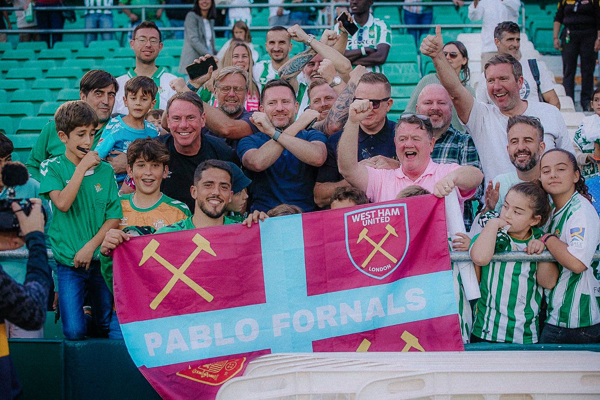 BillyBondsStand's tweet photo. This is how popular @pablofornals still is with West Ham fans. These Hammers flew out to see him playing for Real Betis ⚒️ https://t.co/Fn7Wf9rrrg