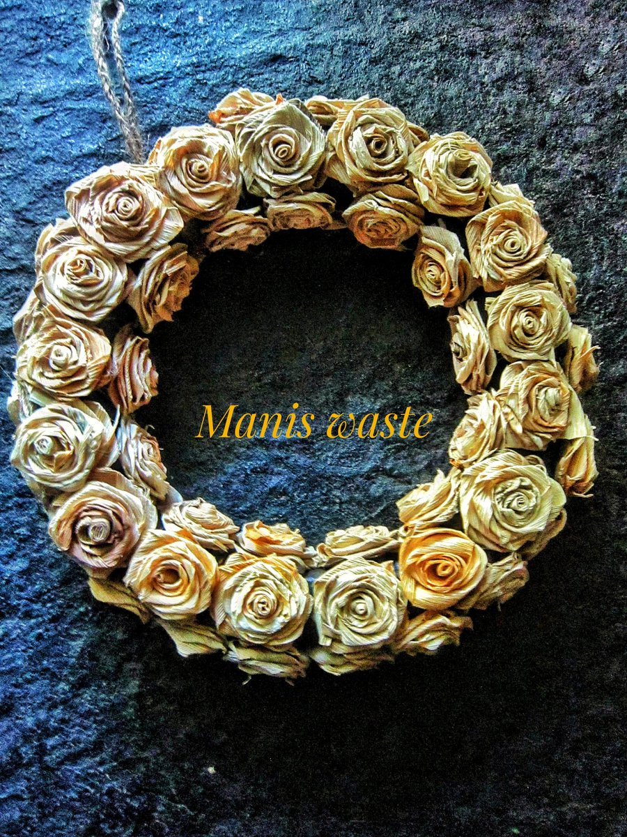 maniswaste's tweet image. Wreath corn husk rose.Natural flower bridal for your beautiful christmas decor.Combine of recycled black paper with natural color corn husk,will make your warm feeling.Handmade for loving earth.Happy sustainable.Buy on etsy:maniswasteandcraft.etsy.com
#naturalwreath #cornhusk