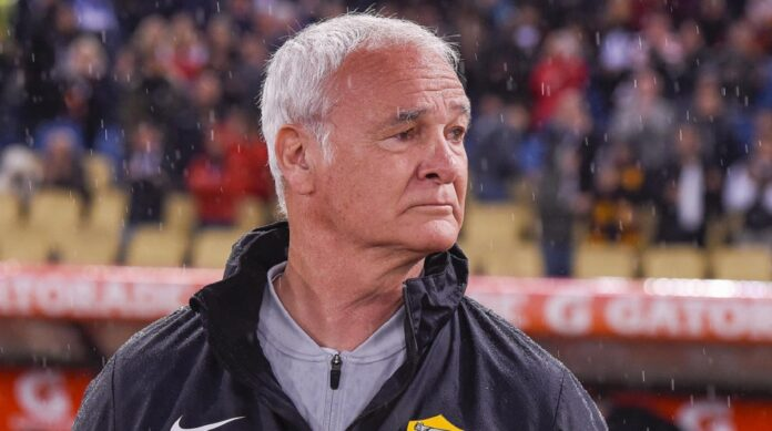 g_iallorossi's tweet photo. RANIERI-FRIEDKIN: nel pomeriggio nuovo incontro tra le parti. Il tecnico chiede più del ruolo di semplice traghettatore, ma vuole un futuro da dirigente con chiari poteri decisionali. L'esito del confronto è ancora incerto.  #ASRoma 

➡️ https://t.co/96Ozg3x9GH https://t.co/XuBXONVkZP