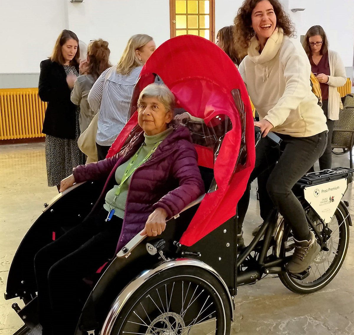 🚲La Llar d’Ancians engega el projecte «En bici sense edat» per combatre la soledat i reconnectar amb la comunitat 

ℹ️Aquest projecte de voluntariat de la <a href="/MallorcaIntegra/">Fundacion Mallorca Integra</a> ofereix passejades a la gent gran que viu al centre gestionat per <a href="/imasmallorca/">IMAS</a> 

🔗bit.ly/EnBiciSensEdat
