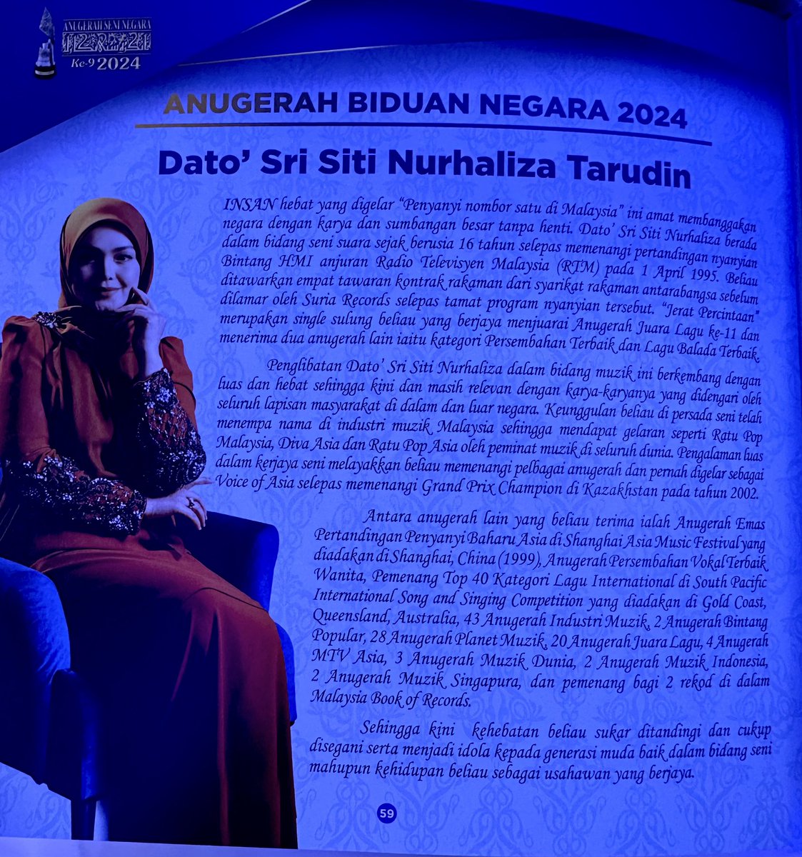 fedtriyahya's tweet photo. Tahniah @CTNurhaliza11 🌹🌹 https://t.co/o6mAjYXKml