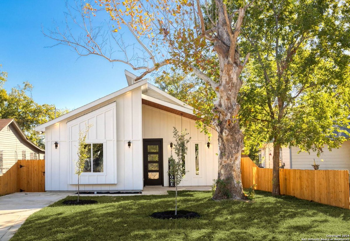 AMRGrouptx's tweet photo. New Listing Price: $268,999
210 TALISMAN RD, San Antonio, TX 78210 is a fantastic property with 3 bedrooms and 2.0 bathrooms.
See more here: https://t.co/9QDvrIqjYv https://t.co/59IVRKt1SH