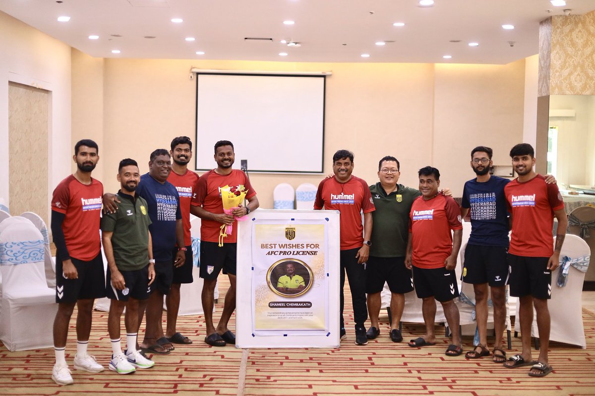 HydFCOfficial's tweet photo. AFC Pro-License, done ✅️

💐 Congratulations, Coach @imshameel!

More power to the Indian coaches at Hyderabad FC 👊

#TheNawabs 💛🖤 https://t.co/jiolYYNZmY