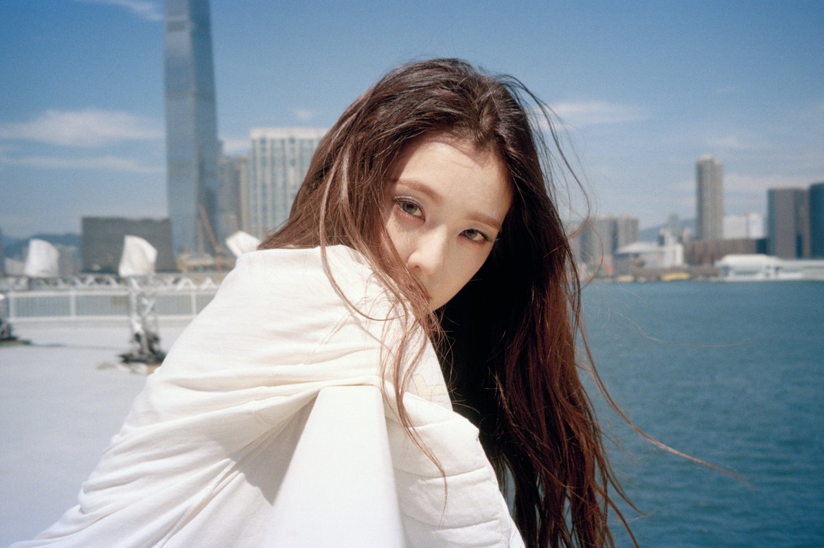 RVsmtown's tweet image. IRENE The 1st Mini Album 【Like A Flower】 Image Teaser #3

➫ 2024.11.26 6PM (KST)

💿Pre-order
irene.lnk.to/like_a_flower

#아이린 #IRENE
#LikeAFlower #IRENE_LikeAFlower
#레드벨벳 #RedVelvet