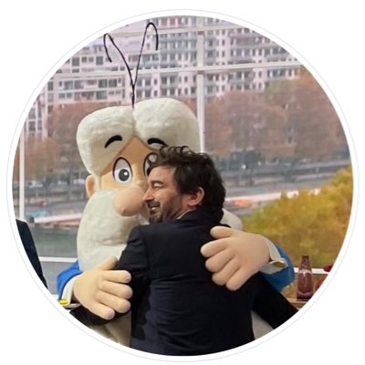 #NouvellePhotoDeProfil parce que le monde ne va très fort … Câlinothérapie avec Maestro de « il était une fois … »
La vie, la vie, la vie 🎶 la vie, la vie 🎵
