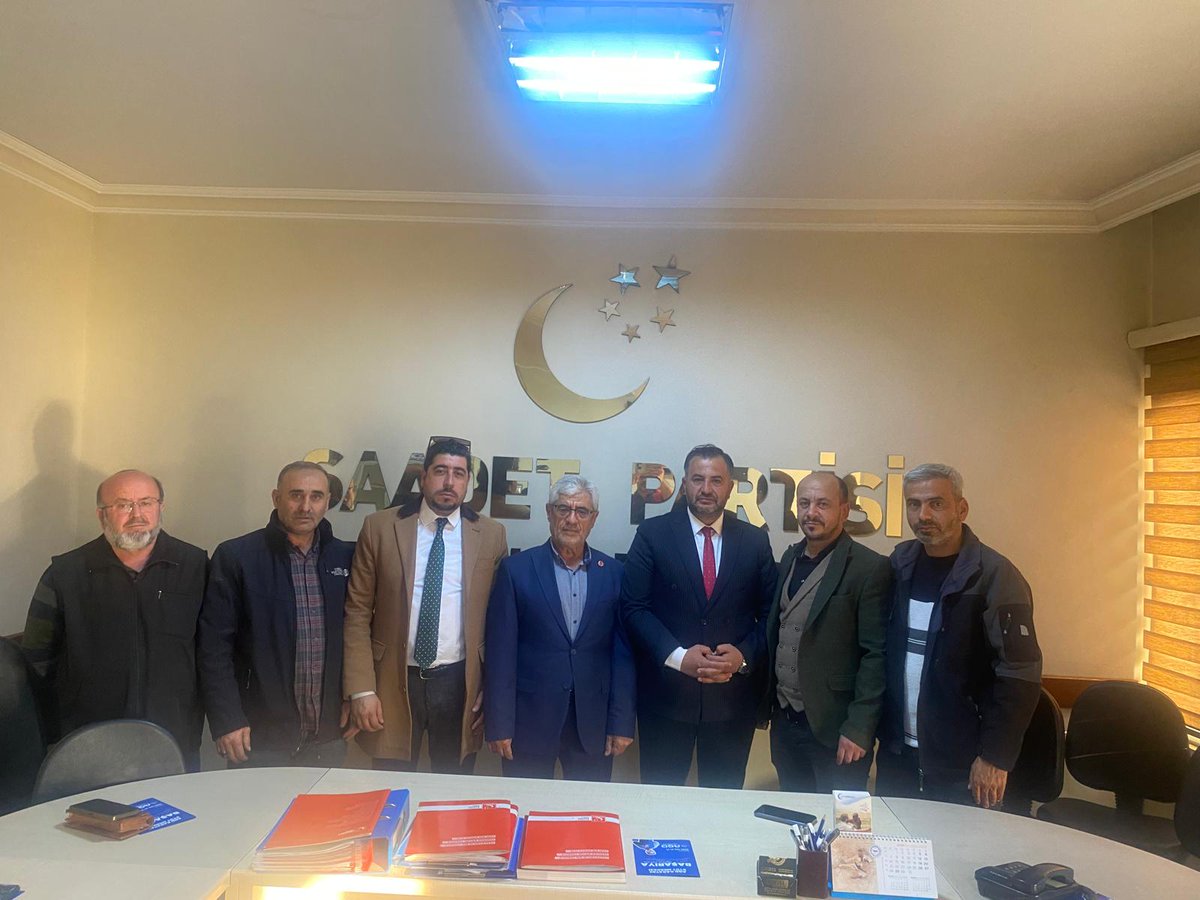 İlçe başkanımız Mehmet Mert ve yönetim kurulumuzla birlikte Saadet Partisi Meram İlçe Başkanlığna  seçilen Mesut Solak Bey'e hayırlı olsun ziyaretinde bulunduk. Teşkilatımız olarak gösterdikleri misafir perverlikten dolayı kendilerine teşekkür eder görevinde başarılar dileriz.