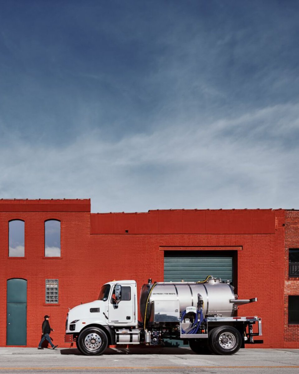 MackTrucks's tweet photo. Big toughness in a medium-duty truck. πͺ #MackMD https://t.co/CFfEqpdRXD