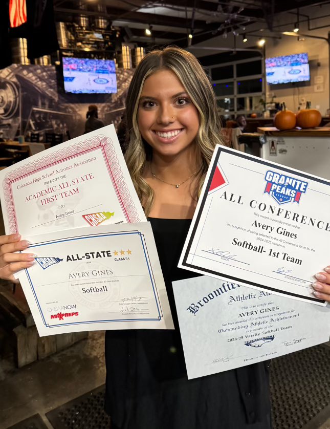 Had a great end of year banquet to wrap up my junior high school season. Super grateful for the awards I received this year.

-Third year varsity softball award
-All state honorable mention 
-First team all conference 
-First team academic all state