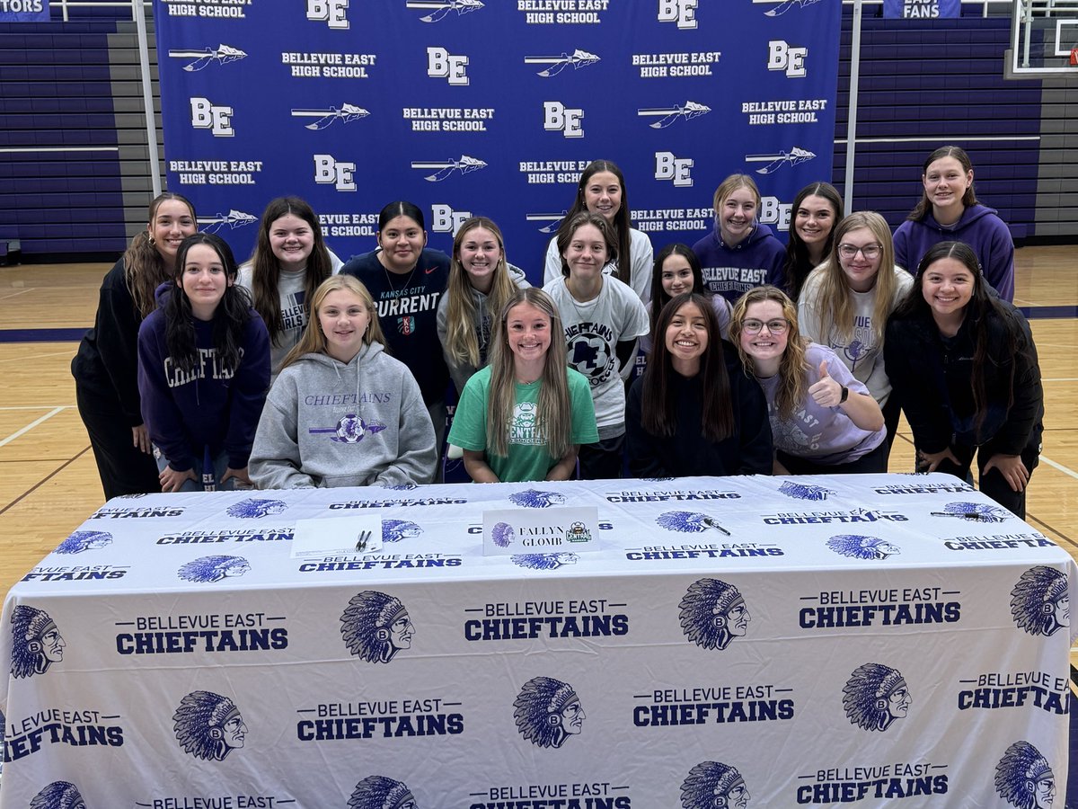 BEASTGIRLSOCCER's tweet photo. ⚽️Signing Day!⚽️
Congratulations to Fallyn Glomb for signing to continue her soccer career at Central Community College next year! Go Raiders! https://t.co/wMfIKvrSLT