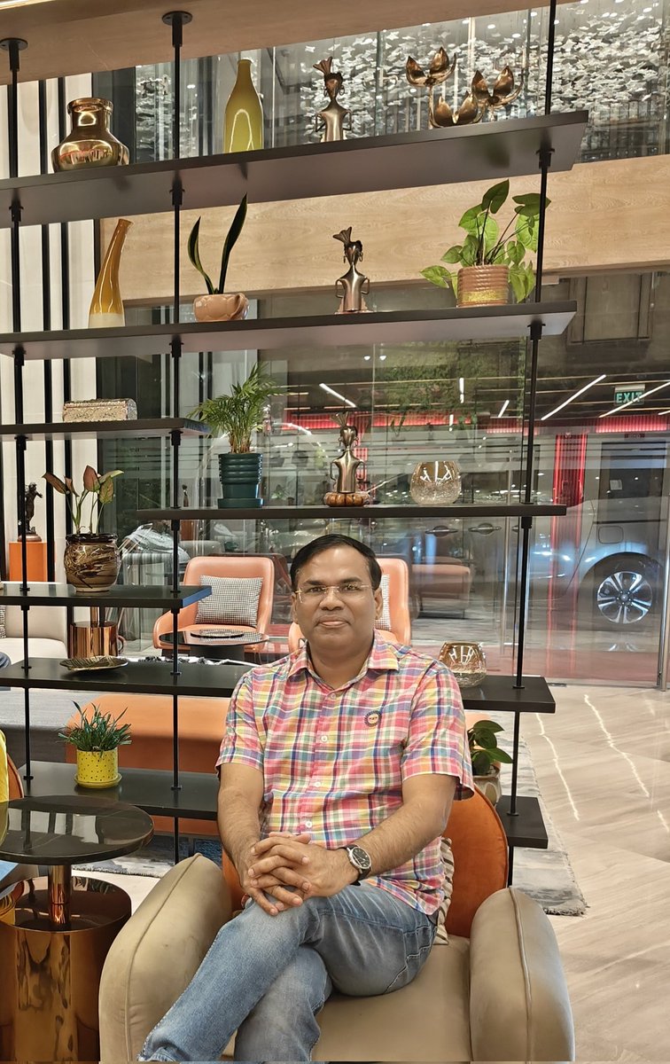 DiwakarJudge's tweet photo. ना थके हैं ,पांव कभी, ना ही हिम्मत हारी है, मैंने देखे हैं कई दौर,और आज भी सफर जारी है । https://t.co/LqRiC79iLW