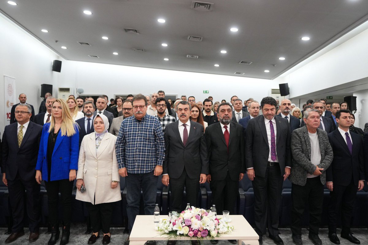 📍Ankara/ Ödül Töreni

Sanatın gücünü eğitimle buluşturmak, öğretmenlerimizin sanat alanında yetkinliklerini artırmak ve kültürel mirasımızı öğrencilerimize daha etkili bir şekilde aktarmak amacıyla gerçekleştirdiğimiz Nesilden Nesile Millî Mücadele Tiyatro Oyunu Yazma Yarışması