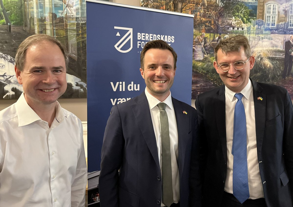 Troels Lund Poulsen (@troelslundp) on Twitter photo Glad for sammen med <a href="/NWammen/">Nicolai Wammen</a> at kunne ønske <a href="/simonkollerup/">Simon Kollerup</a> tillykke med den nye post som præsident for <a href="/BEREDSKAB/">Beredskabsforbundet</a> . Tillykke 🇩🇰 Glad for sammen med <a href="/NWammen/">Nicolai Wammen</a> at kunne ønske <a href="/simonkollerup/">Simon Kollerup</a> tillykke med den nye post som præsident for <a href="/BEREDSKAB/">Beredskabsforbundet</a> . Tillykke 🇩🇰