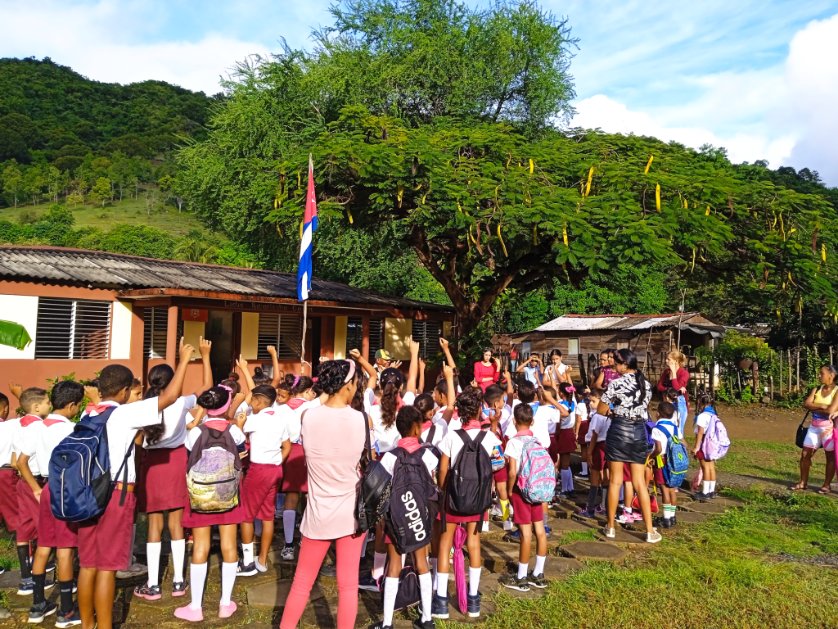 Se comprueba a los educandos en el matutino sobre el mártir de la escuela, efemérides del mes.<a href="/CubaMined/">MINED</a> <a href="/dpeStgo/">DGE Santiago de Cuba</a> <a href="/SantiagodeCuba/">Santiago de Cuba</a> <a href="/dmeguama/">Dirección Municipal de Educación Guamá</a> #guama