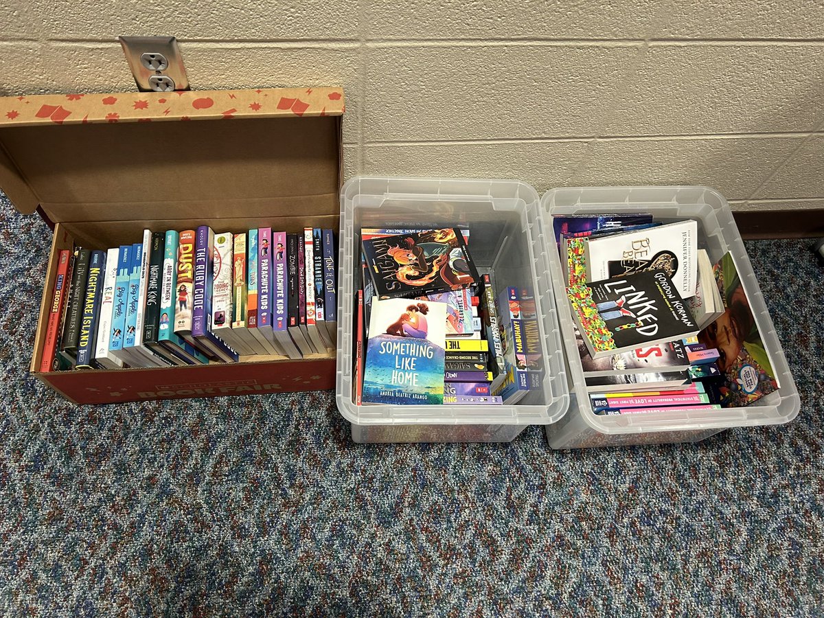 It’s library raffle ticket day!! 30 students get to pick prizes for being prepared and on point during library visits. 💙