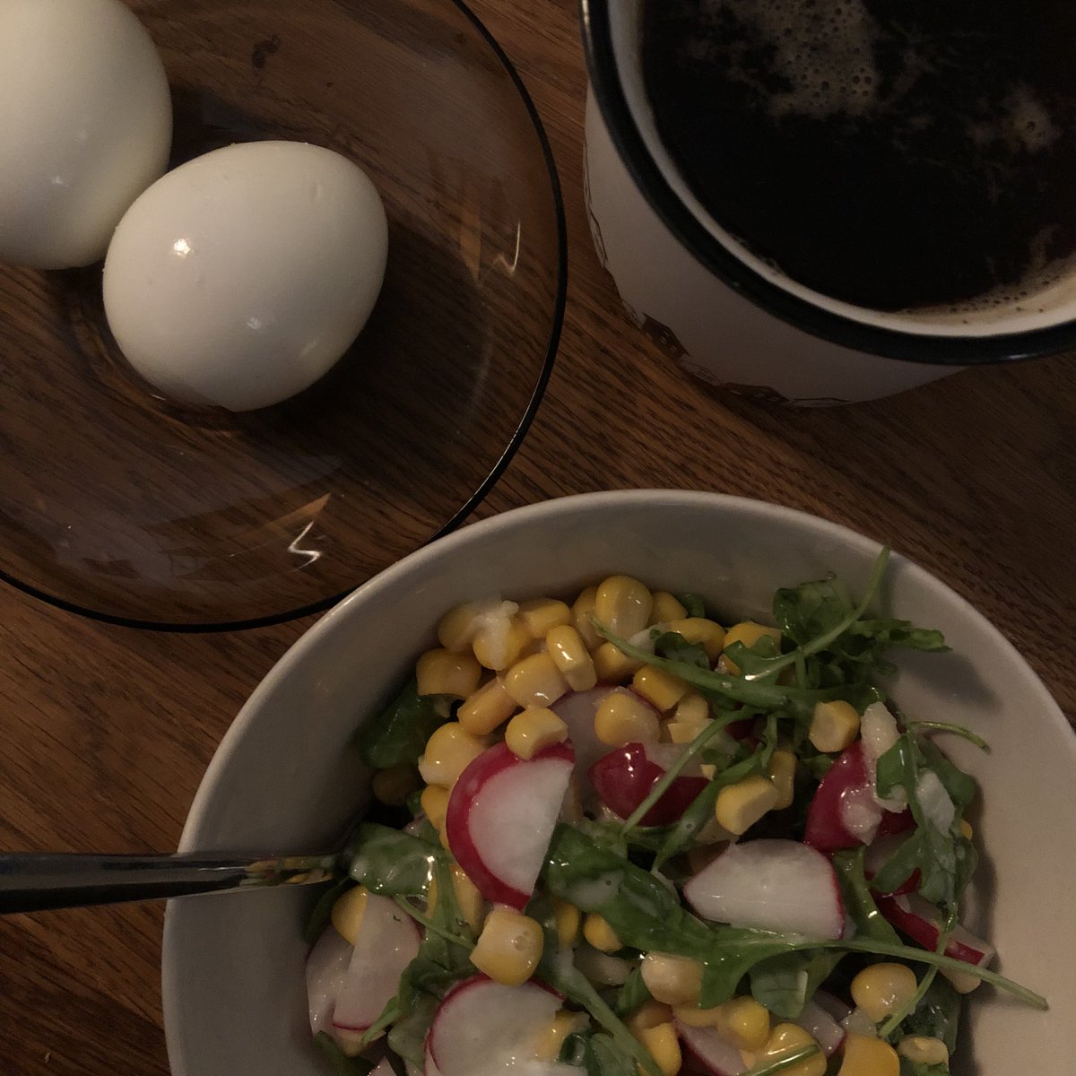 freezingfausto's tweet photo. brekkie of a girlie who got 8h of work ahead of her🫶🫶black tea, small salad and two eggs for the gainz https://t.co/PoCIeT84YN