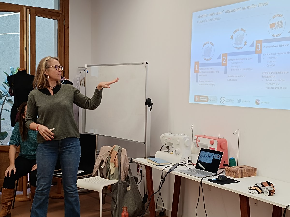 TotRaval's tweet image. Convidem a tots els hotels i empreses del barri a que coneguin el conveni de col·laboració creat des de la XLR  per donar a conèixer el seu compromís social amb les persones del barri que busquen feina. Des de la XLR seguirem donant tot el suport per millorar l'ocupabilitat!