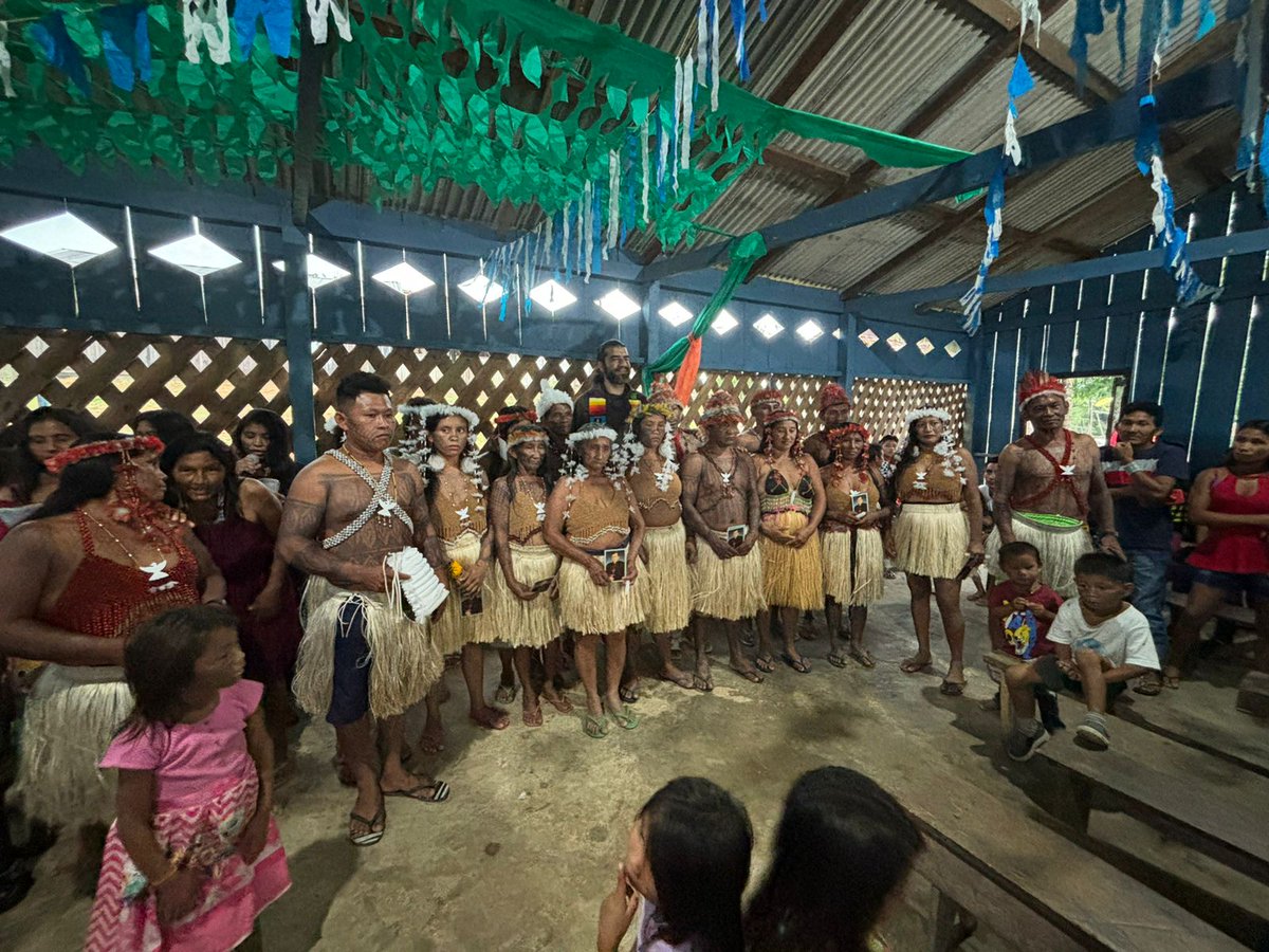 Bom dia! Á vocês virtuais do X Y)))... Rio cururu Aldeia Santa Maria.. Bispo da prelazia de Itaituba, Pará e Batizando nas aldeias Do Rio cururu... !! Amém e salve Maria ❣️🔥🕊️😍❤️🙏🙏🙏
