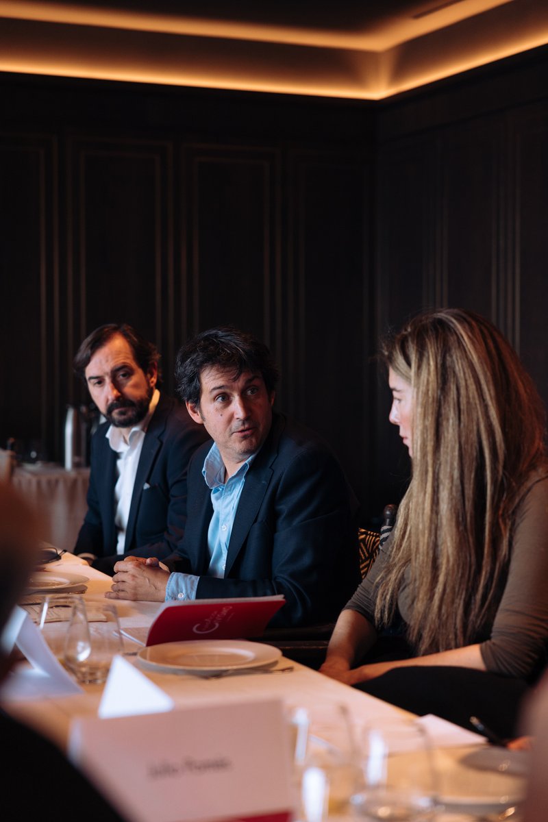 albertguivernau's tweet photo. «Es necesario que la gente sepa que necesita apoyar tanto a medios como a sociedad civil» 

Esta mañana en @CivismoF hemos hablado de Libertad de información con @PaulaQuinteros, editora y CEO de @TheObjective_es y @javi_redondo14, columnista de @elmundoes y profesor @ufvmadrid. https://t.co/mFa9k4DnFa