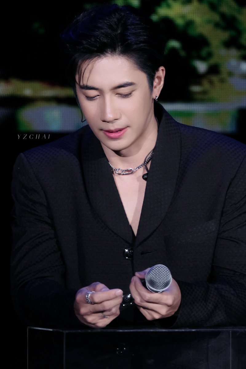 YZChaiQ's tweet photo. 哎，我真的很喜欢JamJam这样的角度。
睫毛纤长像蝴蝶的翅膀。

#JamRachata #แจมรชตะ https://t.co/w6DHLkrD4q