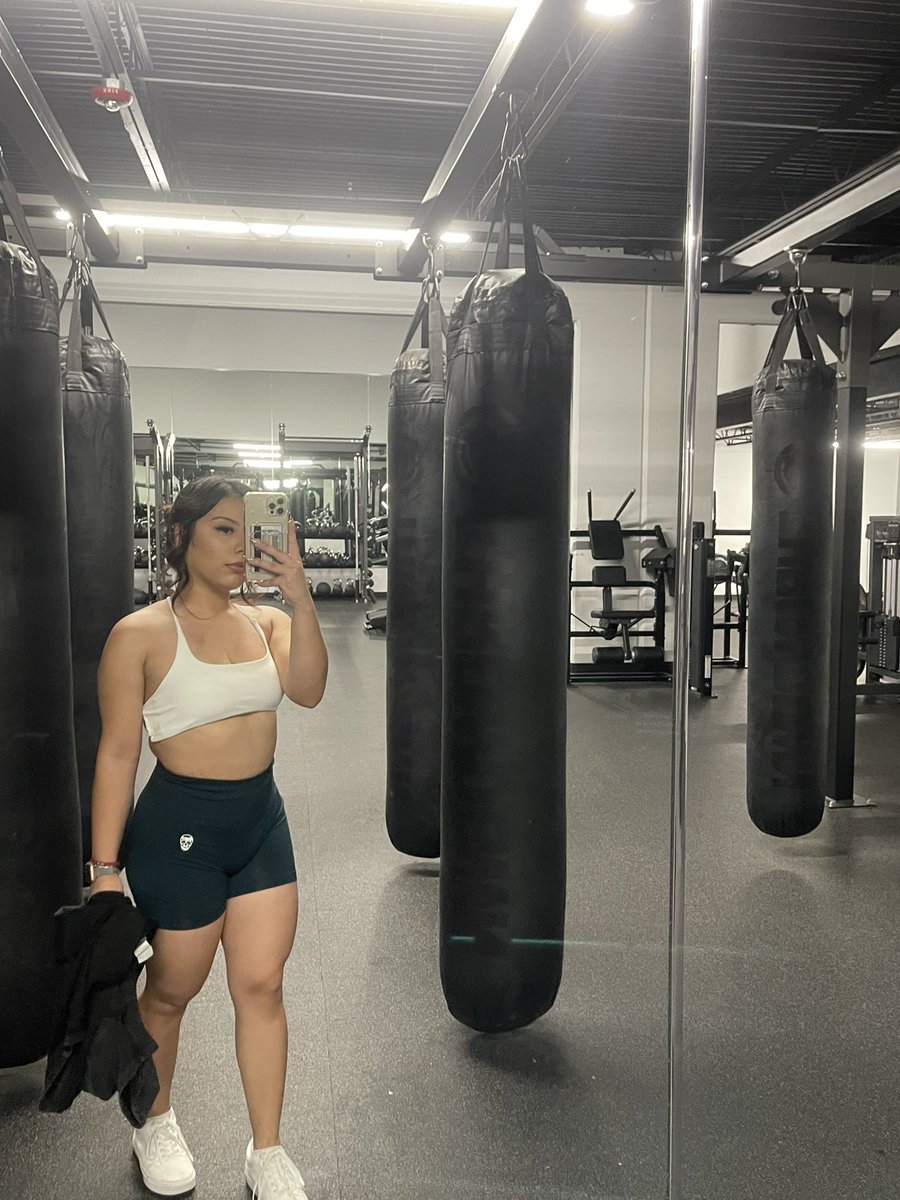 esmie0019's tweet photo. some gym flicks ✌🏼 https://t.co/U7hlhoJIXF