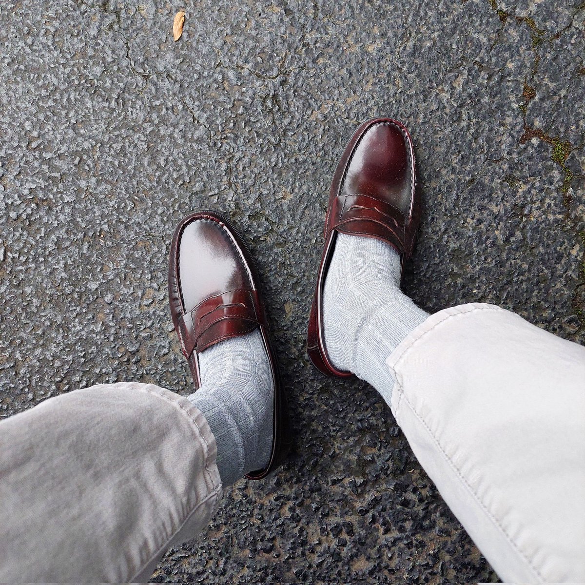 Hoy tampoco me amarré las agujetas. 

Buenos días.