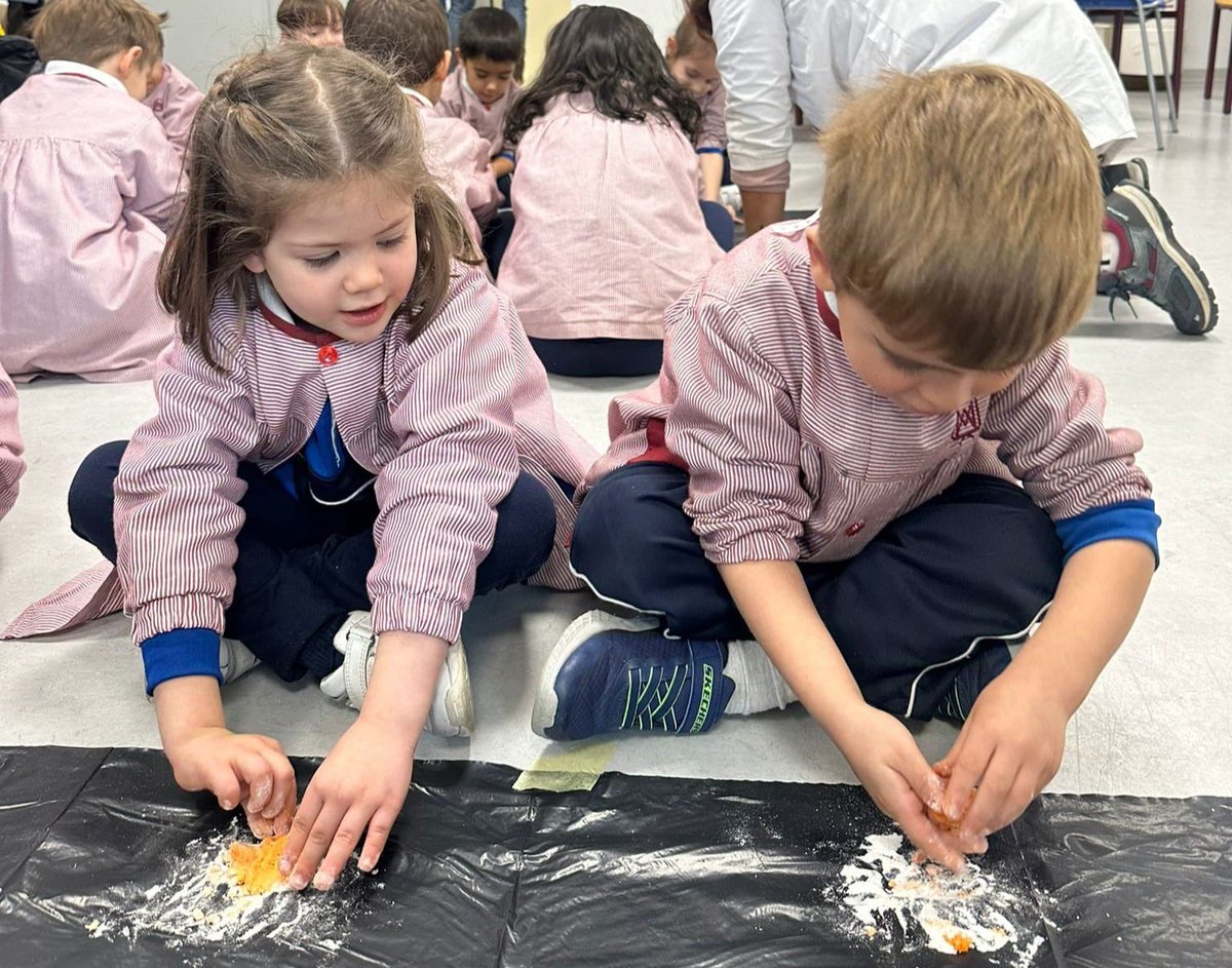 ciamariavalladolid (@ciamariava) on Twitter photo "Nuestros peques de Infantil han disfrutado a tope en la Semana de la Ciencia de la UVA, ¡creando plastilina de zanahorias! Una actividad divertida y educativa donde aprendieron ciencia jugando. 🥕👩🔬🧑🔬 #SemanaDeLaCiencia #AprenderJugando #EducaciónInfantil" <a href="/PensaTic/">PensaTIC. Grupo de innovación docente de la UVa</a> "Nuestros peques de Infantil han disfrutado a tope en la Semana de la Ciencia de la UVA, ¡creando plastilina de zanahorias! Una actividad divertida y educativa donde aprendieron ciencia jugando. 🥕👩🔬🧑🔬 #SemanaDeLaCiencia #AprenderJugando #EducaciónInfantil" <a href="/PensaTic/">PensaTIC. Grupo de innovación docente de la UVa</a>