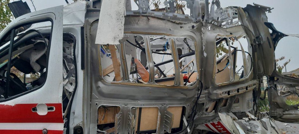 den_kazansky's tweet photo. In the Kherson region, the Russian army attacked an ambulance that arrived to evacuate wounded civilians after shelling. A drone destroyed the car.

The Russians have abolished all laws of war. Attacks on hospitals and ambulances are one of the features of this war https://t.co/nmn8gQ2PDy