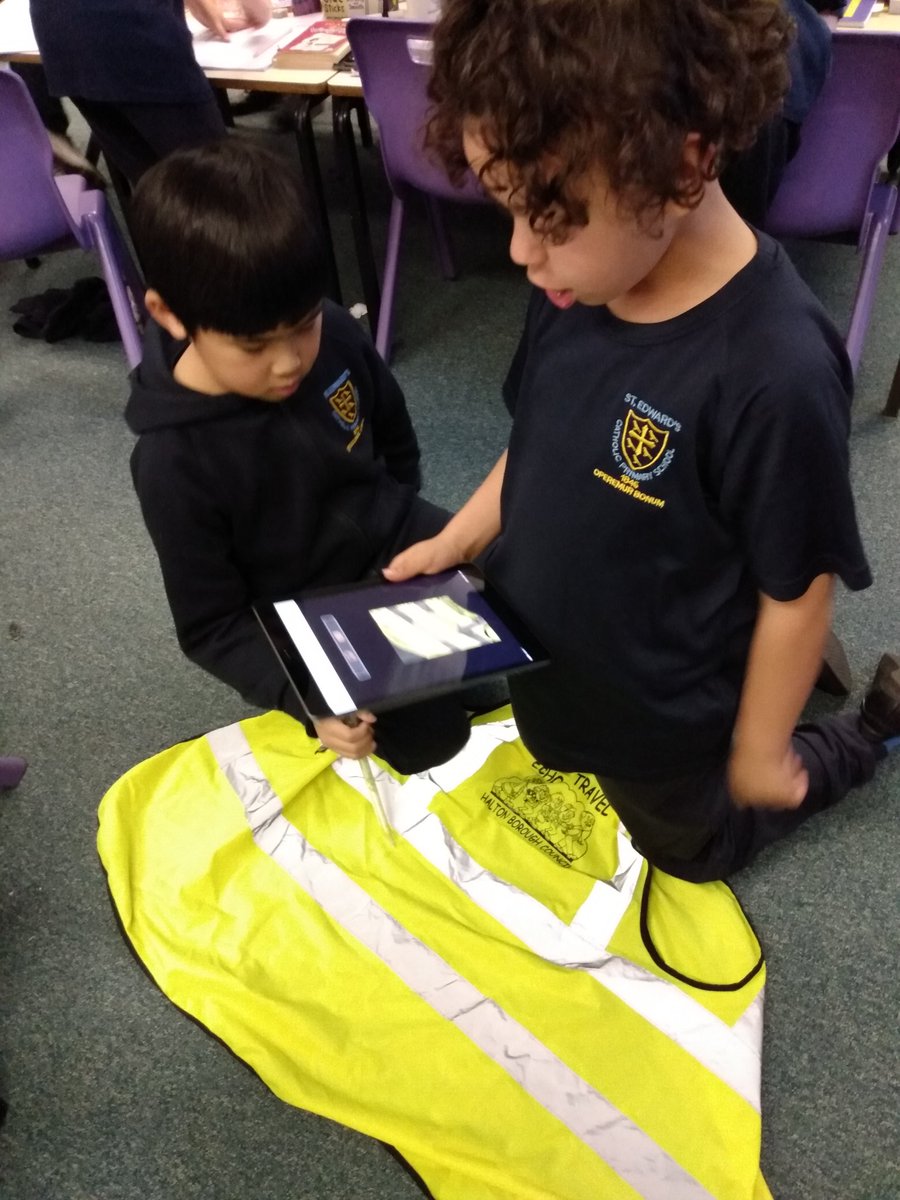 StEdwards_C3's tweet image. In our Science lesson, we have been learning about light. We have used a light meter to measure light in lux. We then looked at reflections and how light reflects off different surfaces.
#stedwardsscience