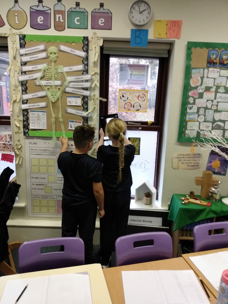 StEdwards_C3's tweet image. In our Science lesson, we have been learning about light. We have used a light meter to measure light in lux. We then looked at reflections and how light reflects off different surfaces.
#stedwardsscience