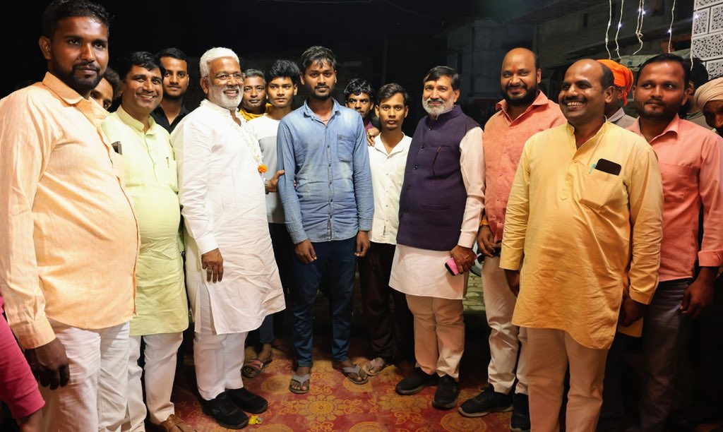 कटेहरी विधानसभा के जियापुर गांव में श्री राम सनेही प्रजापति जी के आवास पर आयोजित ‘रामायण पाठ’ में सम्मिलित हुआ।