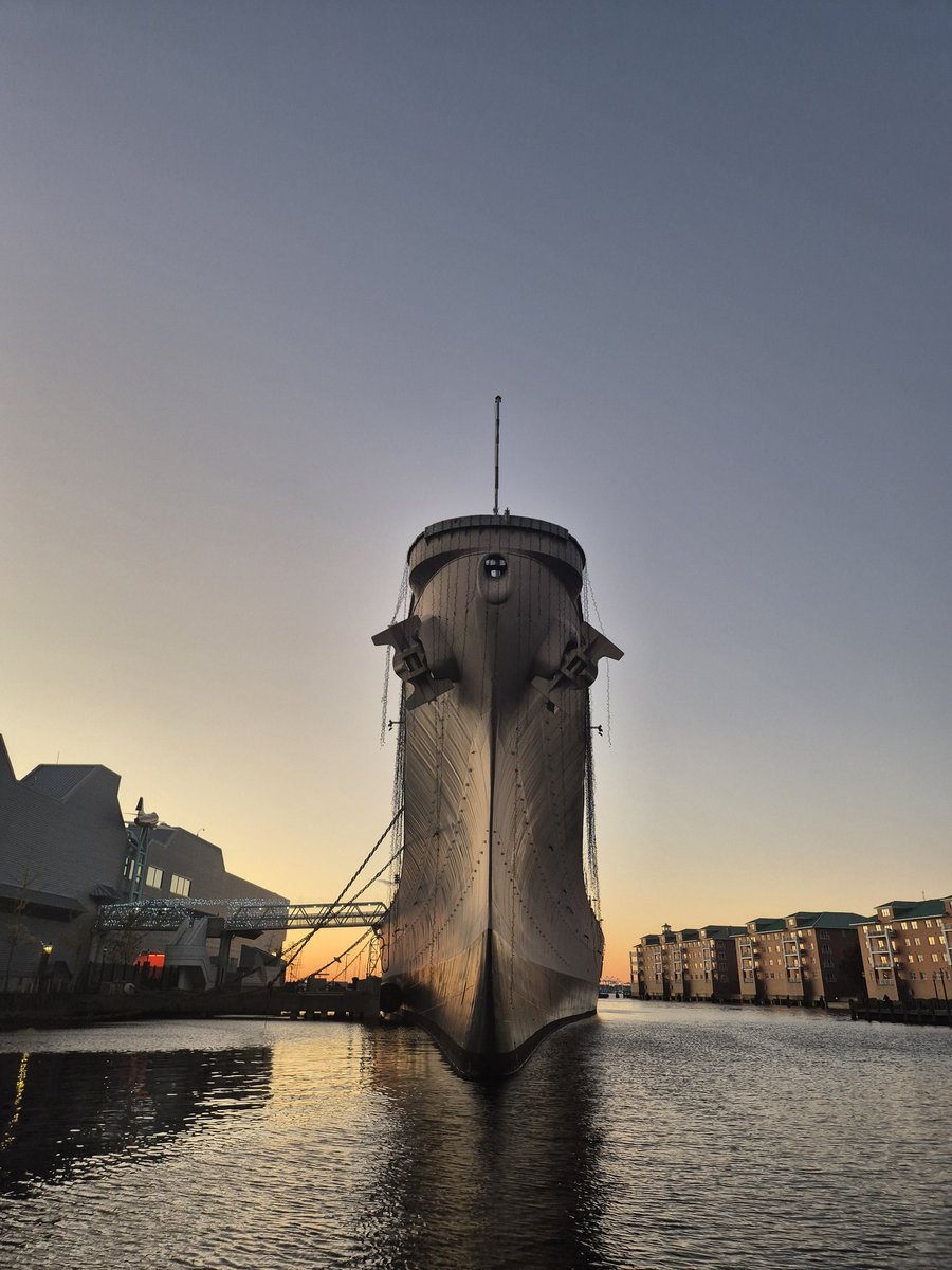 spearingw's tweet image. Golden hour for the Big Wisky ✨️ 

#USSWisconsin